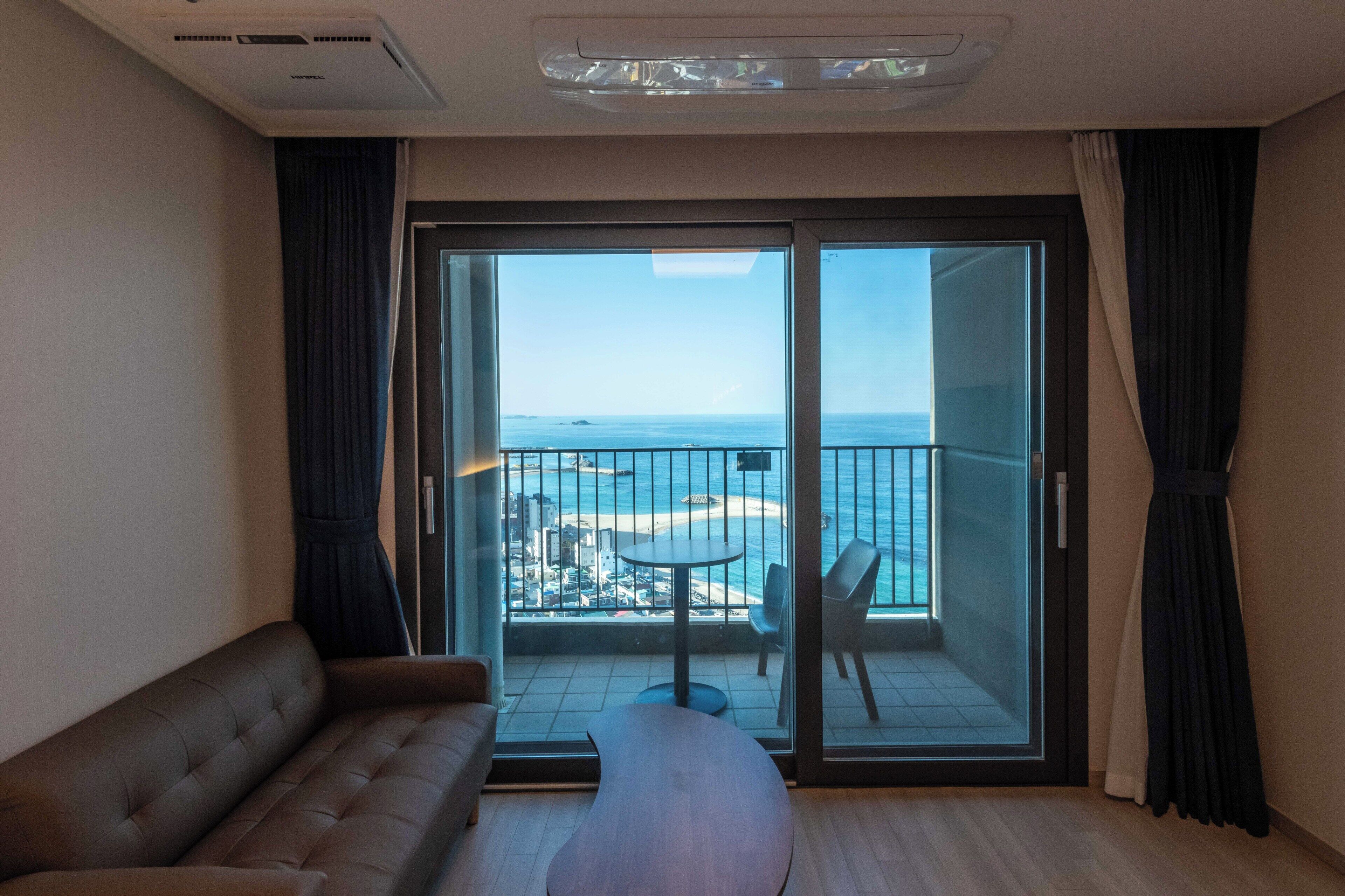 Cobrellits, wifi gratuïta i roba de llit 