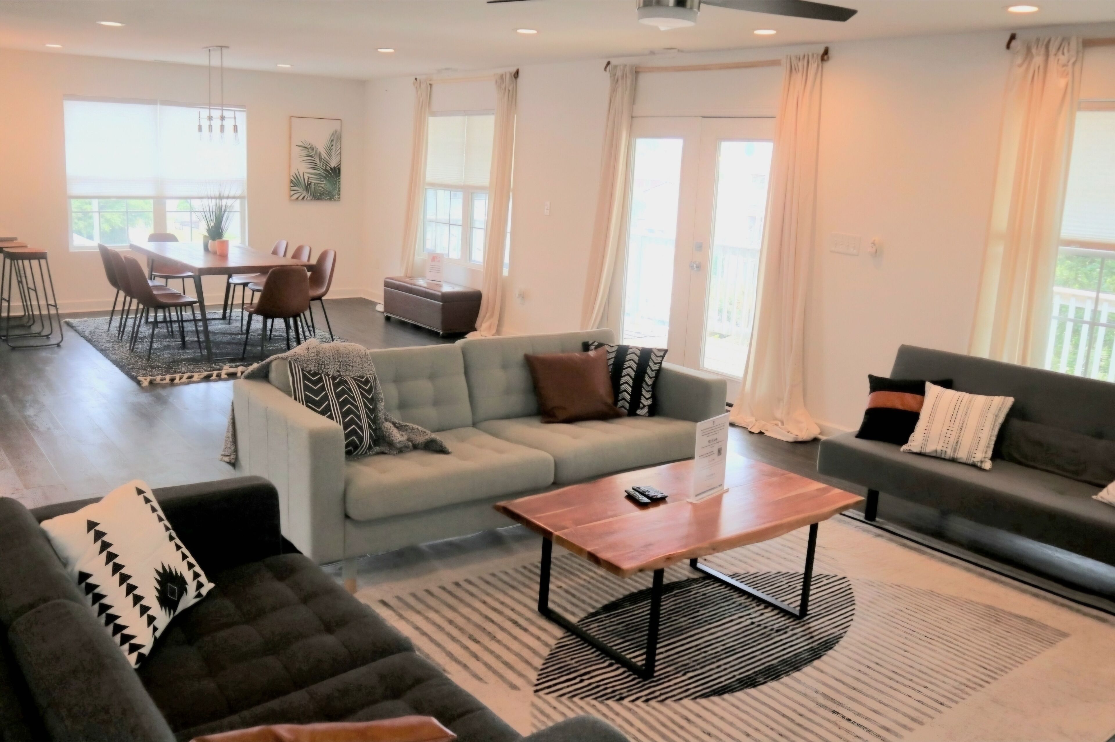 3 level home 2 blocks from the beach