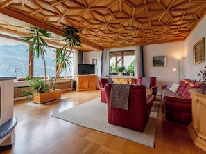 Télévision, baby-foot