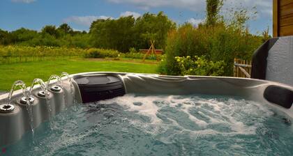 Gite with pool table, hot tub and sauna