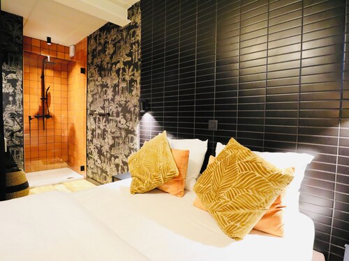 Gite with pool table, hot tub and sauna