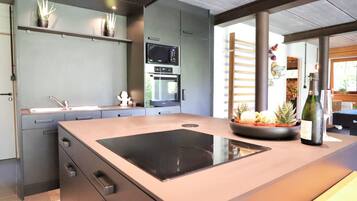 Geladeira, fogão, cooktop, lava-louças