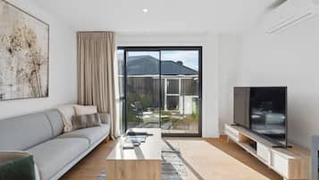 TV, fireplace, offices