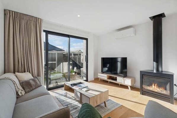 TV, fireplace, offices