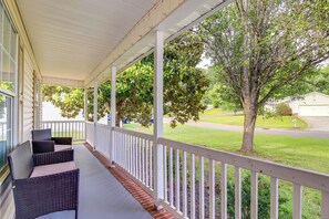 Terrace/patio - Knoxville Home w/ Sunroom ~ 9 Mi to Downtown! (Knoxville)
