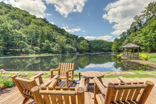 Lakefront Cabin < 3 Mi to Dtwn Eureka Springs!