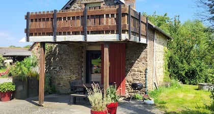 Charming 2-bedroom house in soothing Cuillé with WiFi