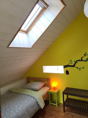 2 slaapkamers, een strijkplank/strijkijzer, reisbedje, wifi