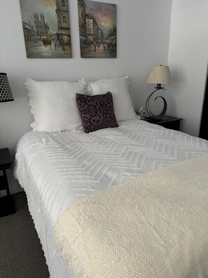 2 bedrooms, iron/ironing board, WiFi, bed sheets