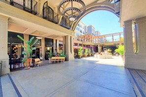 Terrace/patio - 2-bedroom condo at the heart of Santana row, next to valley fair and more (San Jose)