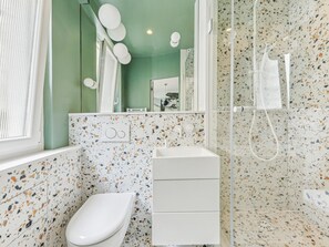 Sèche-cheveux, serviettes fournies