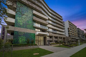 Exterior - Sleek Inner-City 2-Bed with Swimming Pool & BBQ (Dickson)