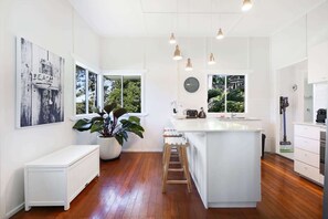 Fridge, microwave, oven, stovetop - 2-Bed Beach House in Burleigh Heads Amidst Nature (Burleigh Heads)