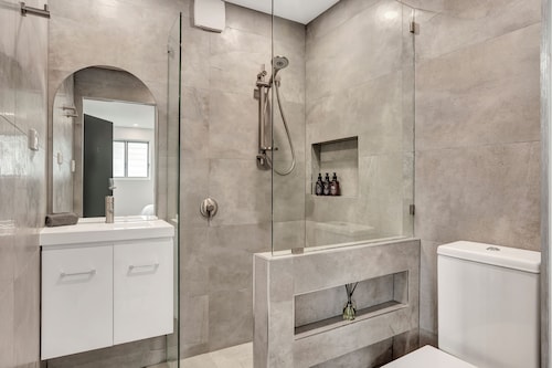 Cute and super comfy fully selfcontained hideaway, pet friendly