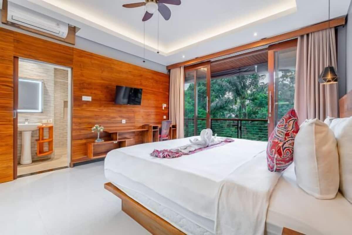 Egyptian cotton sheets, premium bedding, in-room safe
