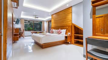 Deluxe Room, 1 King Bed, Kitchen | Egyptian cotton sheets, premium bedding, in-room safe