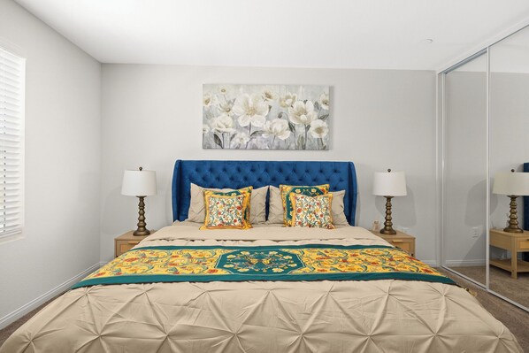 6 bedrooms, iron/ironing board, WiFi, bed sheets