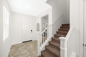 Interior - Superb 6BD/4BA villa in Riverside with WiFi, King Beds Large space, clean new (Riverside)