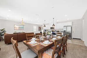 Dining - Superb 6BD/4BA villa in Riverside with WiFi, King Beds  Large space, clean new (Riverside)