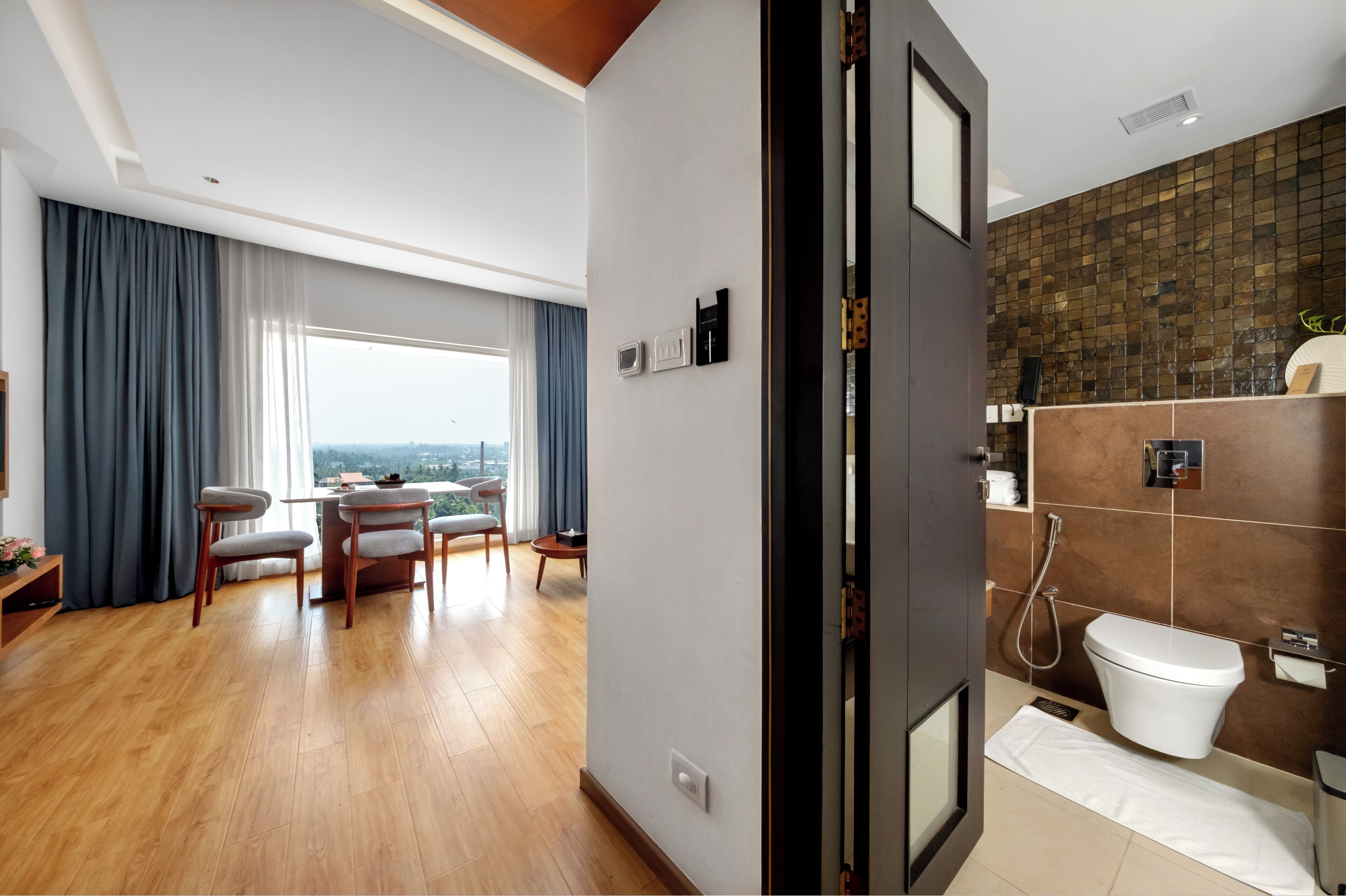 Executive Suite | Egyptian cotton sheets, premium bedding, down duvets, memory-foam beds