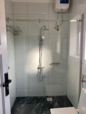 Bathroom - J & S Suites Kampala (Kampala)