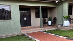 Unclassified image, 2 of 22, button - J & S Suites Kampala (Kampala)