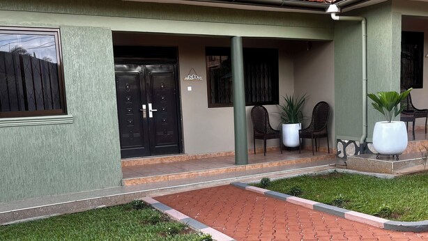 Front of property - J & S Suites Kampala (Kampala)