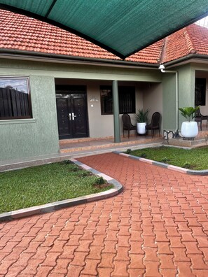 Fachada de la propiedad