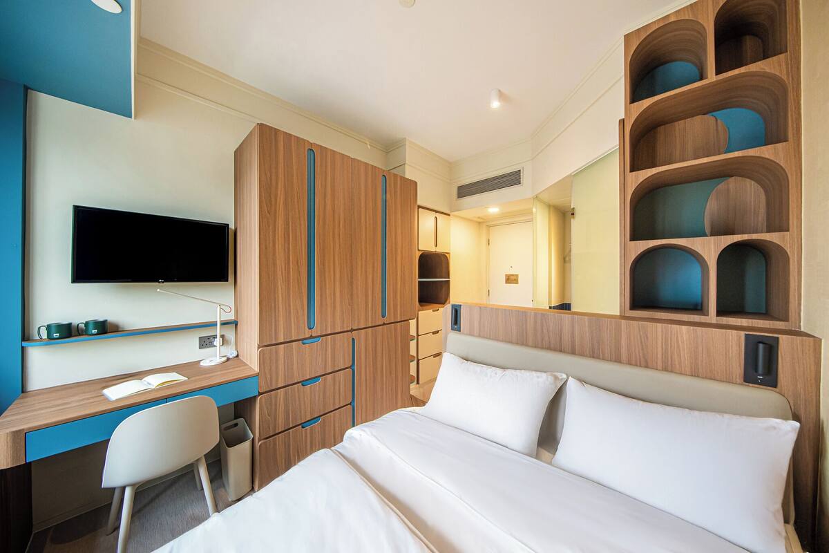 Espacio para trabajar con laptop, wifi gratis y ropa de cama 