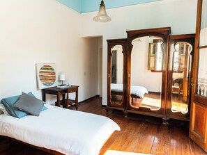 7 عدّة غرف نوم وواي فاي وملاءات أسرّة