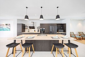 Fridge, microwave, oven, stovetop - Boca Catalina 5 by Bocobay (Noord)