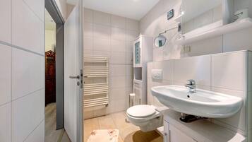 Ducha, secador de pelo, toallas