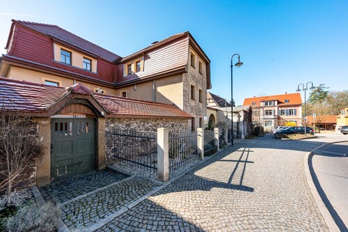 Ferienwohnung 'Pillnitzer Schlossblick' mit Wi-Fi und Klimaanlage