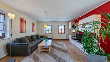 Televisie, een dvd-speler en een stereo