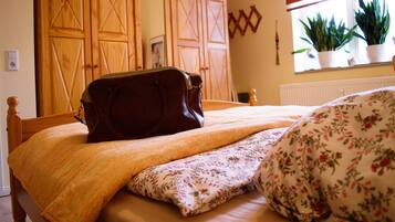 1 habitación, tabla de planchar con plancha, wifi gratis y ropa de cama