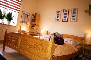 1 habitación, tabla de planchar con plancha, wifi gratis y ropa de cama 