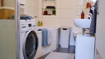 Ducha, secador de pelo, toallas