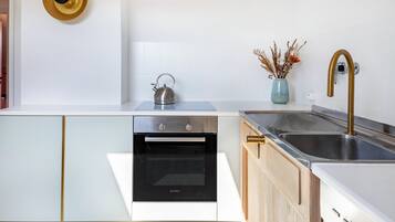 Réfrigérateur, four, plaque de cuisson, lave-vaisselle