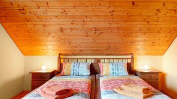 2 bedrooms, desk, iron/ironing board, free WiFi