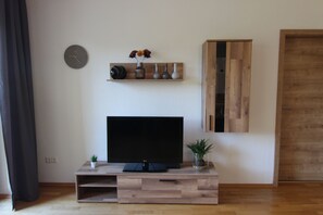 Interior - Apartment 'Oberpfälzer Wald' with Carport, Private Terrace and Wi-Fi (Vohenstrauß)