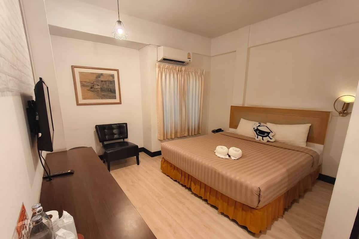 Superior Room, 1 Queen Bed, Non Smoking, Private Bathroom