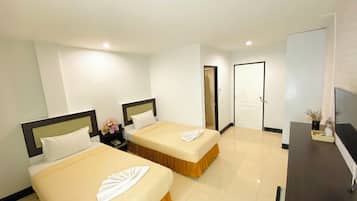 Superior Room, 1 Queen Bed, Non Smoking, Private Bathroom | Free WiFi