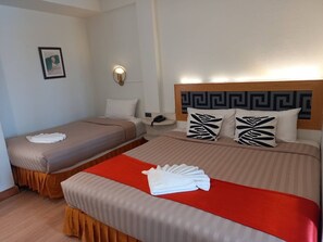 Kolmen hengen deluxe-huone, 3 makuuhuonetta | Varavuoteet