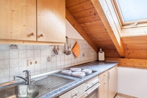Kühlschrank, Ofen, Herdplatte, Geschirrspüler