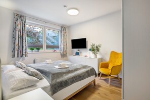 3 slaapkamers, een strijkplank/strijkijzer, gratis wifi, beddengoed