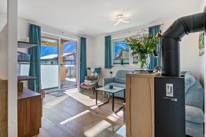 Interior - Apartment 'Ferienwohnung Edelstein' with Mountain View, Private Terrace and Wi-Fi (Neukirchen am Großvenediger)