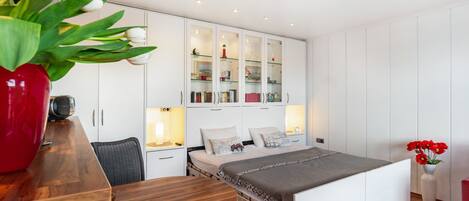 1 bedroom, iron/ironing board, free WiFi