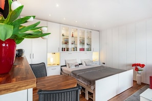 1 bedroom, iron/ironing board, free WiFi - Apartment 'Korthals 42' with Sea View and Balcony (Wangerland)