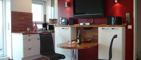 Réfrigérateur, micro-ondes, four, plaque de cuisson