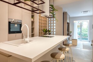 Fridge, oven, stovetop, dishwasher - Culture Retreat 1 near Archaeological Museum (Athina)